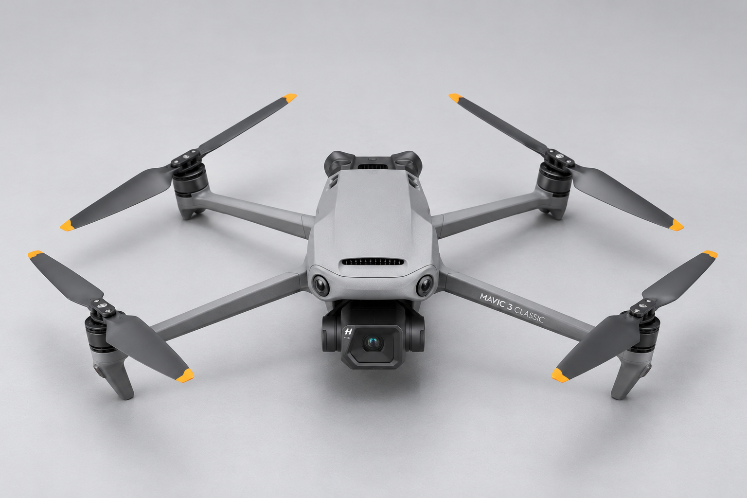 大疆 Mavic 3 Classic 展开机臂与单哈苏相机,横版型号图