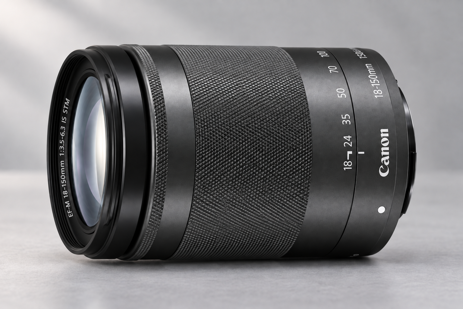 佳能 EF-M 18-150mm 灰黑镜筒横向平放,型号示意图