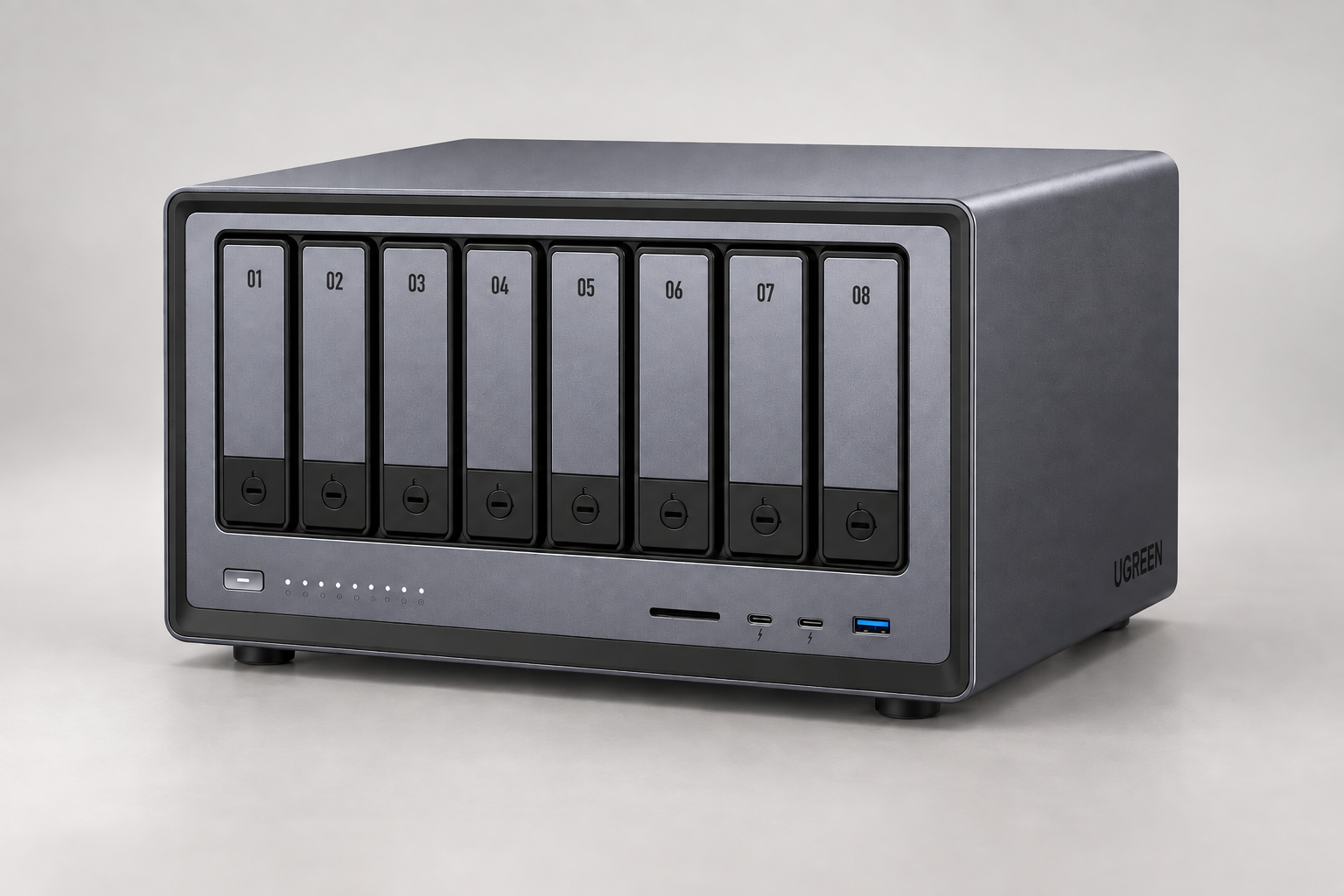 绿联 DXP8800 Pro 八盘位 NAS 原创型号展示图